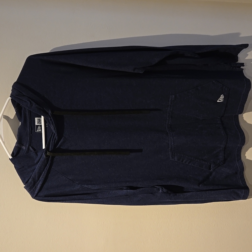 Men's New Era Large light weight hoodie shirt